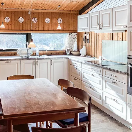 3 Bedroom Amazing In Semesterbostad